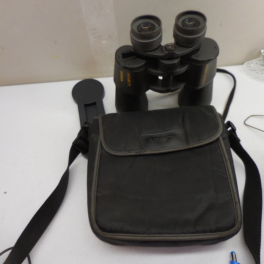 Minolta Standard Zoom Binoculars 8x-20x50 with Case and Caps Black 3.1 at 20x